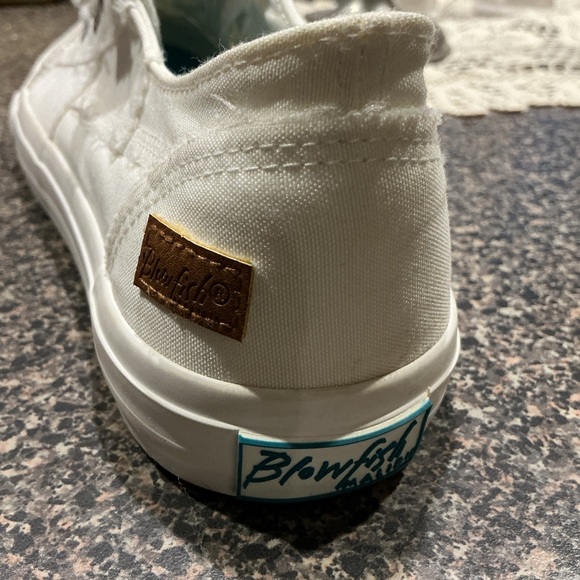 Blowfish white Canvas Sneakers with Teal Sole - Picture 9 of 10